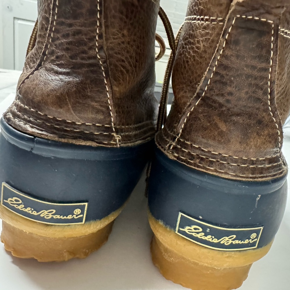 Eddie Bauer size 7 brown leather